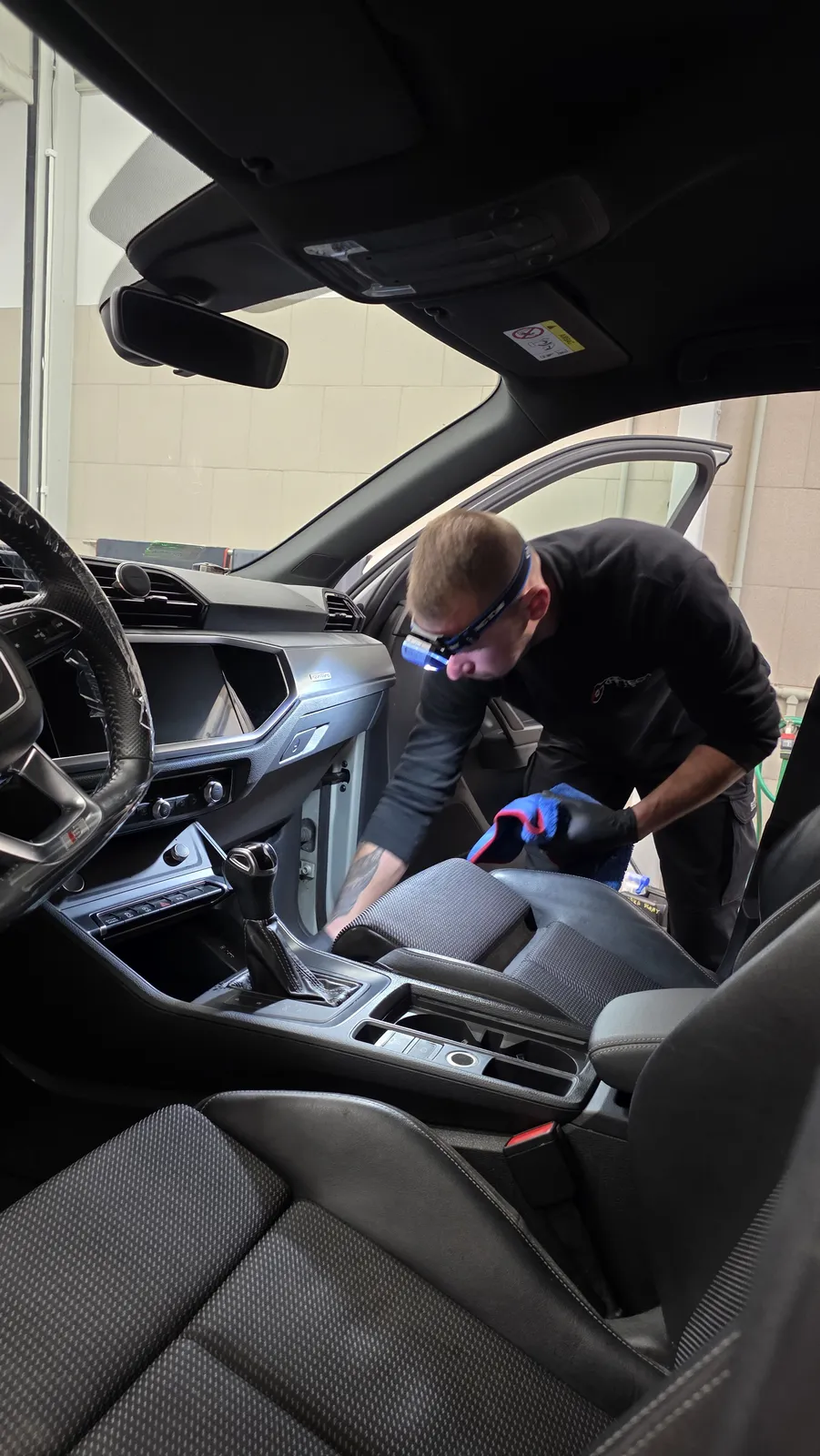 Wnętrze samochodu po detailingu w Graftech CarSpa Wnętrze samochodu po detailingu w Graftech CarSpa